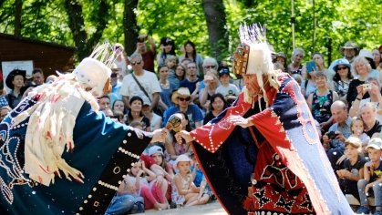 Indianische Tänze der Lelala Dancers der Kwakwaka'wakw Nation