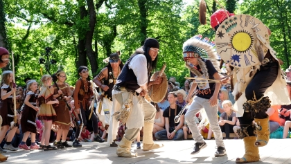 Indianische Tänze des White Mountain Apache Tribe